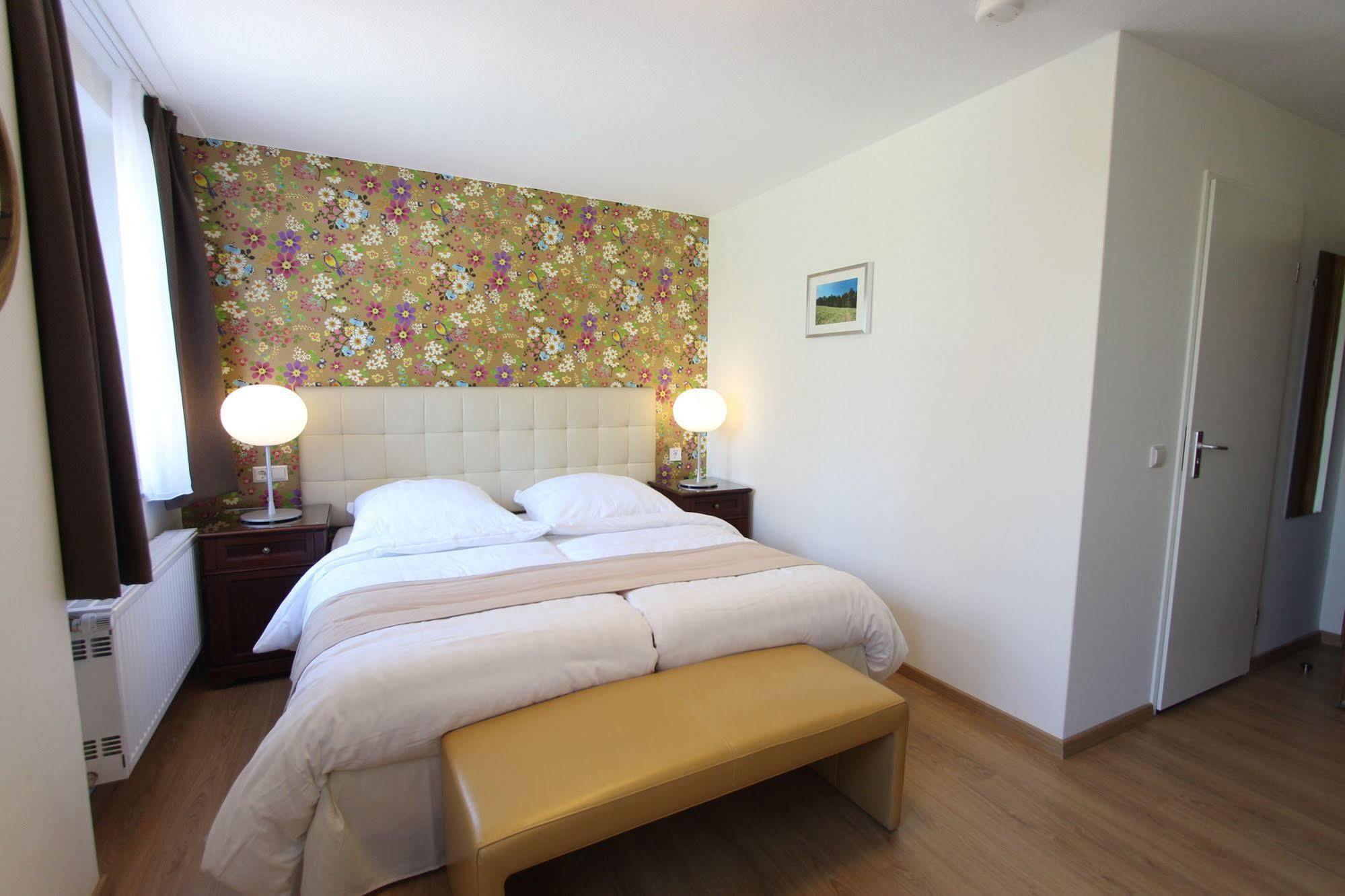 Boutique Hotel Restaurant Hollerather Hof Hellenthal Exteriör bild